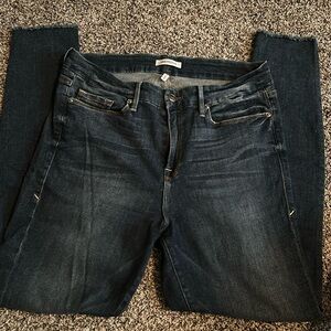 GOOD AMERICAN Highrise skinny jeans with fringe hem